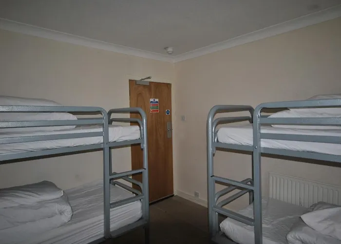 Saucy Mary'S Private Rooms & Hostel