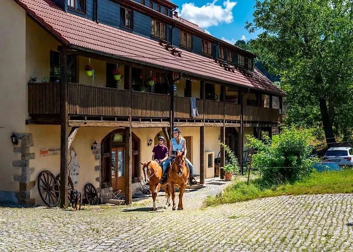 Landhotel Gut Wildberg mit Badeteich und großem Garten