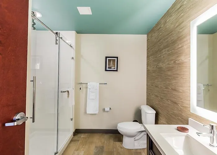 Marina Bay Hotel & Suites, An Ascend Hotel Collect