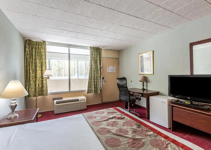 Red Carpet Inn & Suites