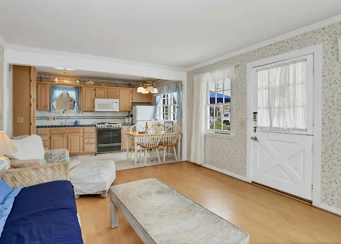201 Amethyst Avenue