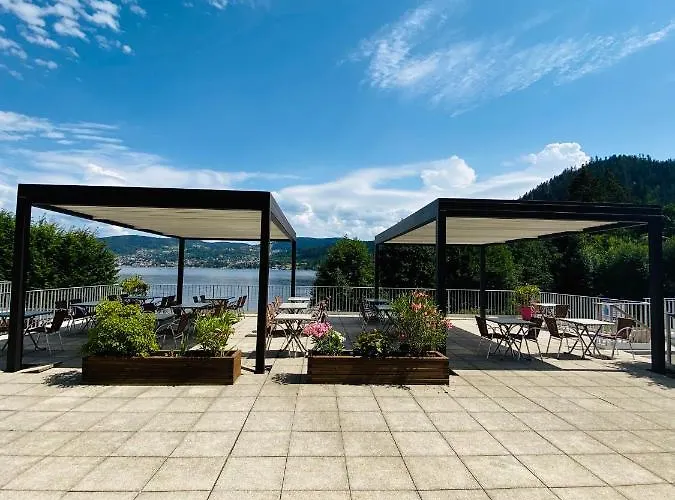 Hotel Restaurant Le Chalet Au Bord Du Lac
