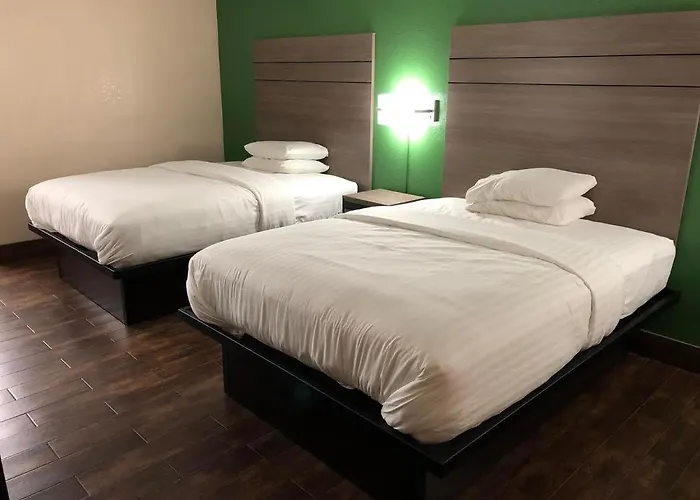 Travelers Inn And Suites Wharton