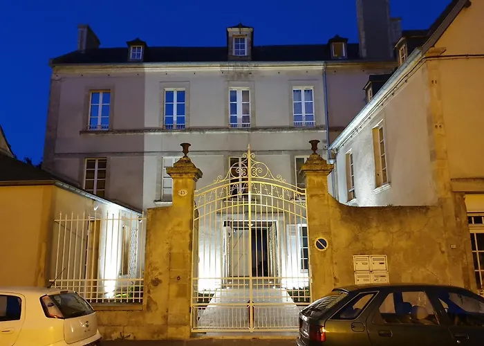 Au Loup Historic Apartments
