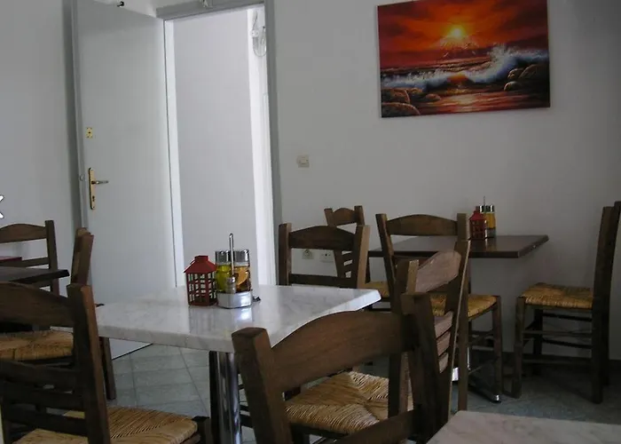 Finikas Santorini