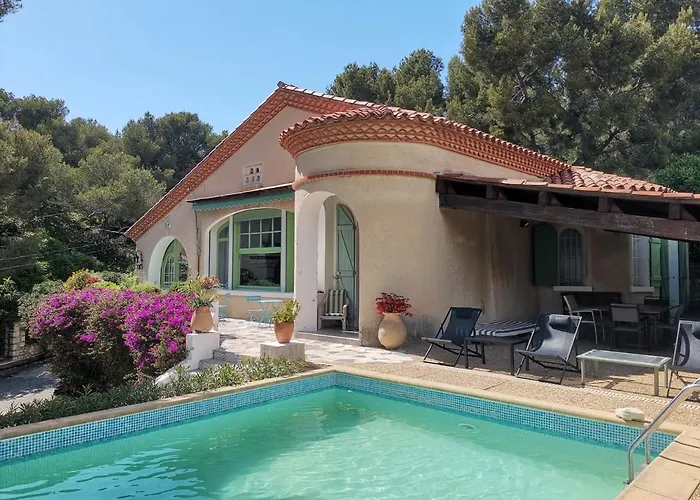 Cassis Hostel