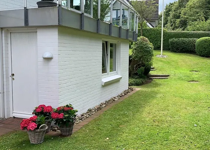 Ferienwohnung in weißer Villa am Kliff