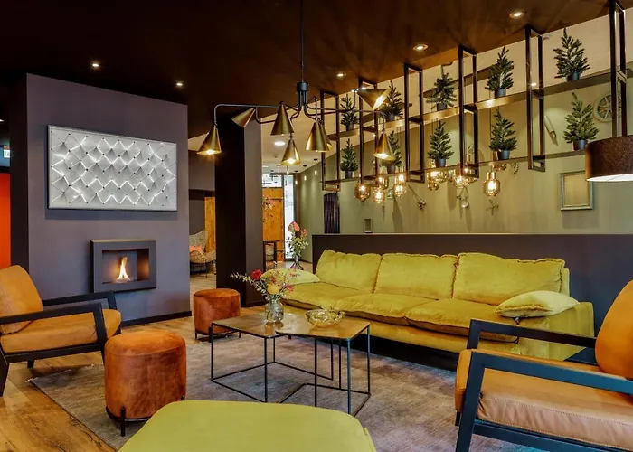 Black F House - Serviced Apartments