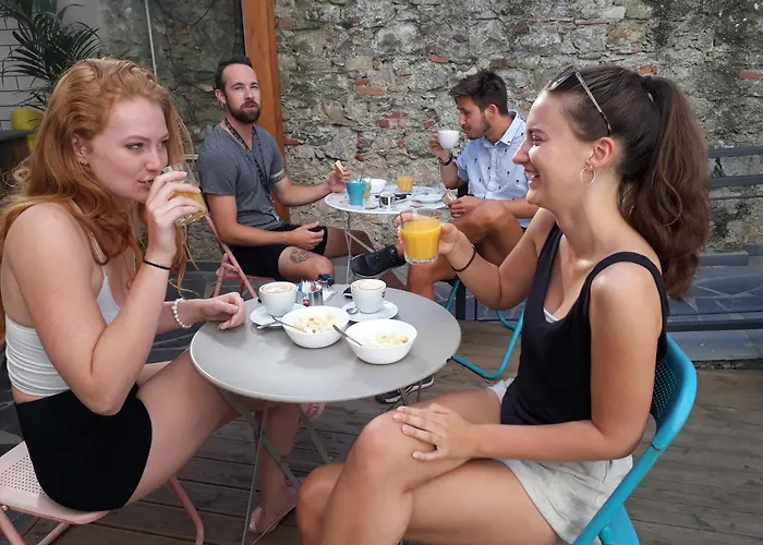 5 Terre Backpackers City