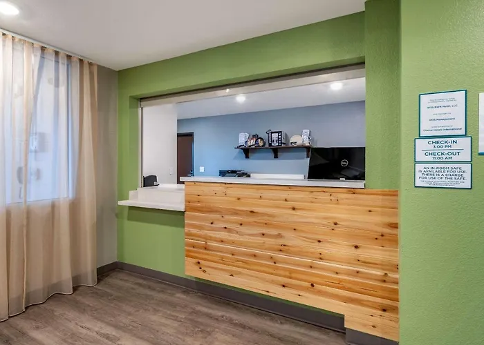 Woodspring Suites Brunswick