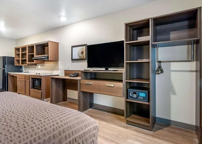 Woodspring Suites Brunswick