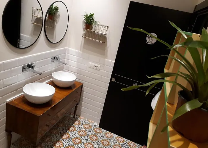 5 Terre Backpackers City