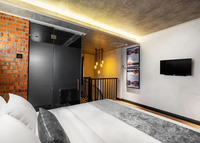 A&R Urban Hotel