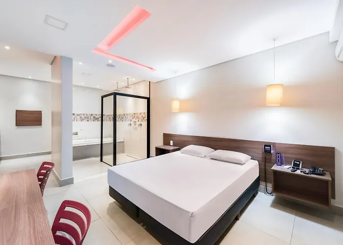 Plaza Motel (Adults Only)