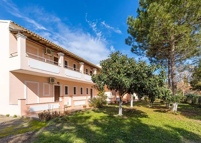 Nikos Pool House & Apartments