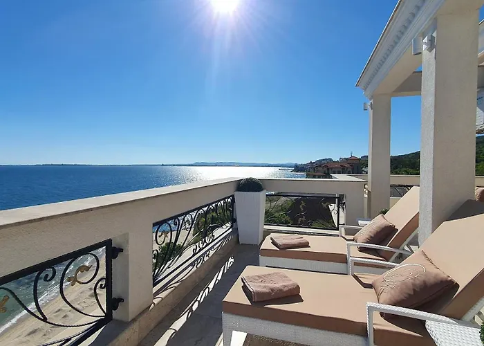 Onyx Beach Residence - Free Beach Access & Parking