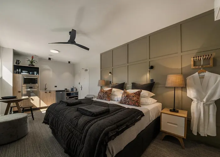 14Th Lane Urban Hotel