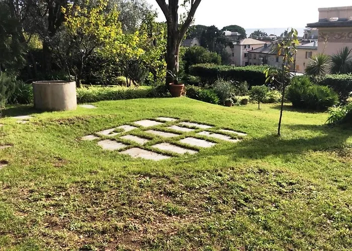 Romantic garden sea view Nervi