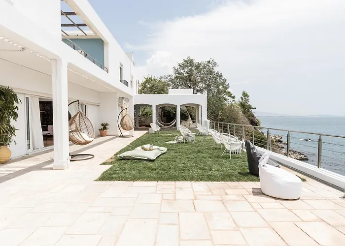 Bedwave Seaside Mansion