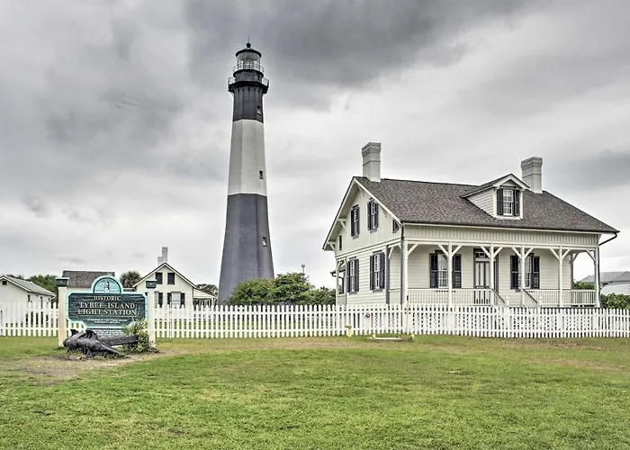 Ideally Located Luxe Beach House On Tybee Island