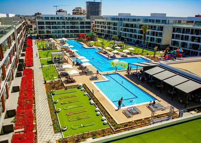 Courtyard Long Beach Holiday Resort