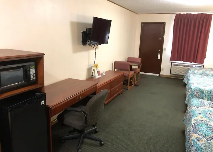 Budget Host Inn - Emporia