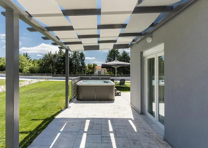 V Luxury Apartments Posidi