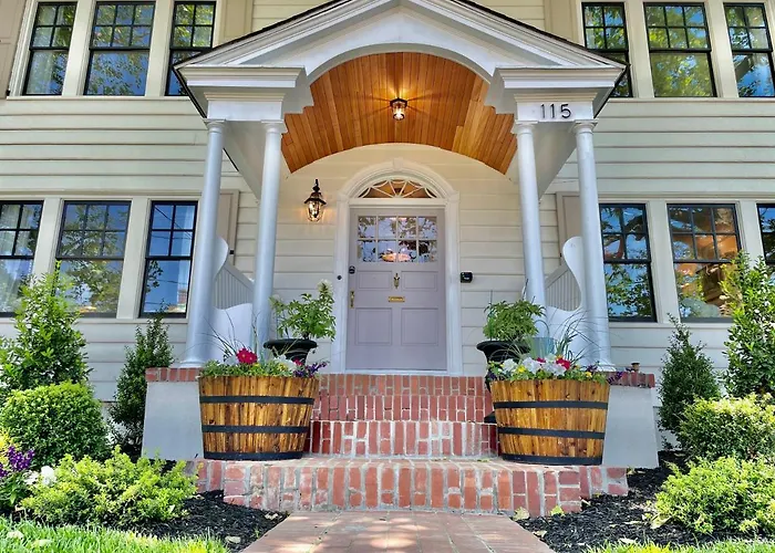 Buttonwood Boutique Hotel