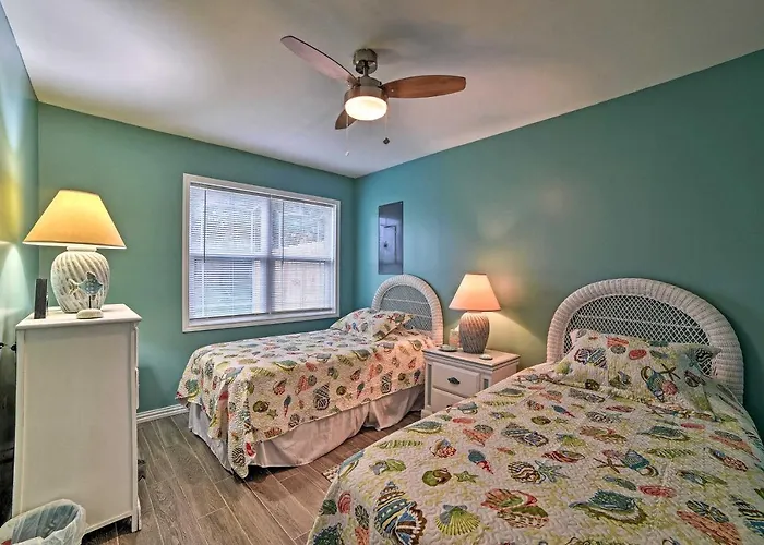 < 3 Mi To South Padre Beach: Port Isabel Home
