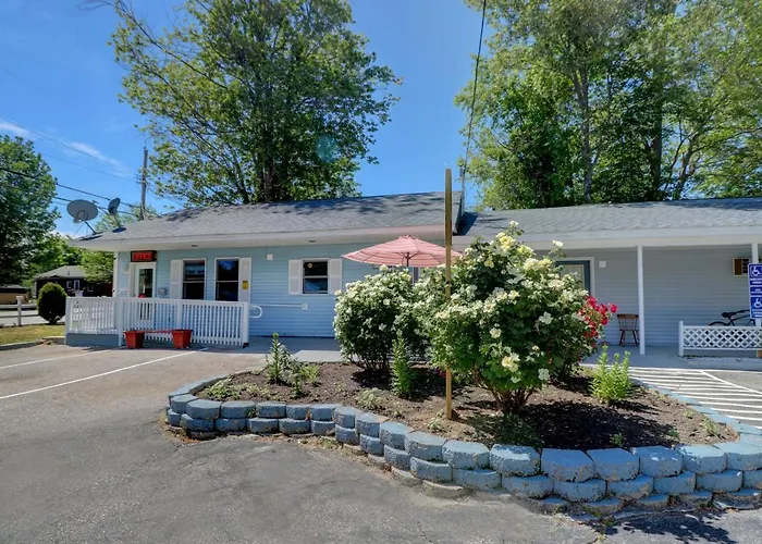 Brookside Inn & Cottages