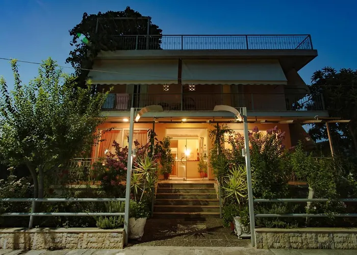 Hotel Loula Rooms And Apartments