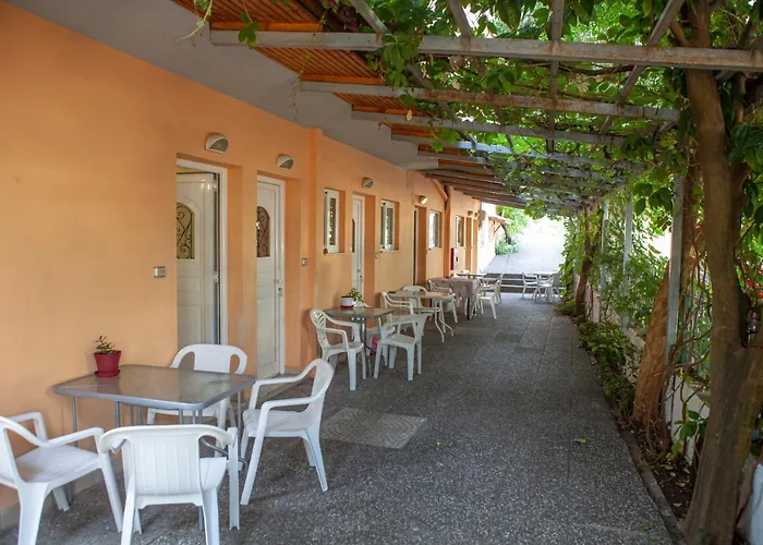 Hotels in Kamena Vourla