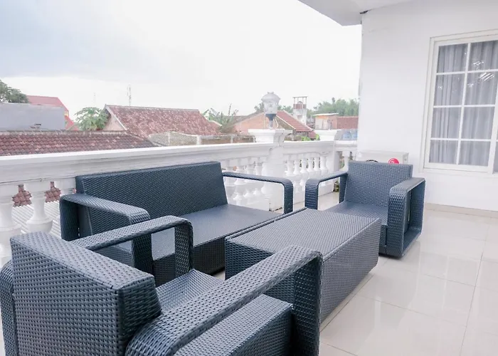 Oyo 696 Hasanah Guest House Syariah De Saphire