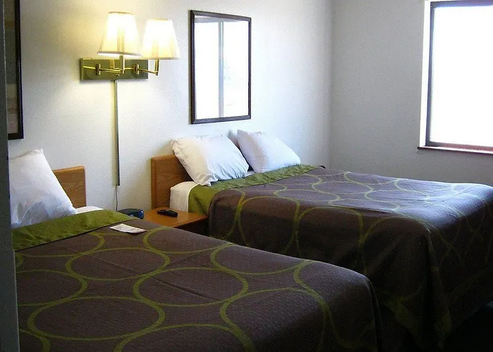 Super 8 By Wyndham Fargo/I-29/West Acres Mall