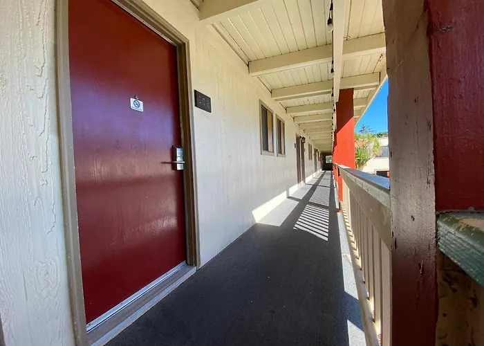 Beachcombers Inn