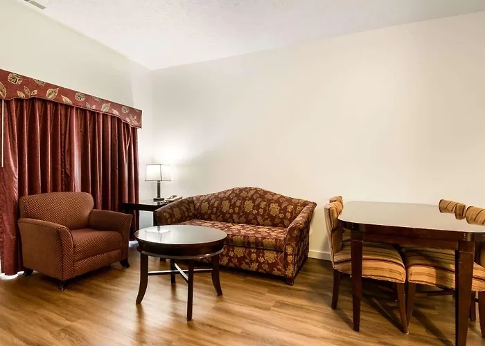 Econo Lodge Inn & Suites Lake Harmony - Pocono Mountains Area