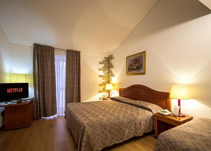 Intra Hotel