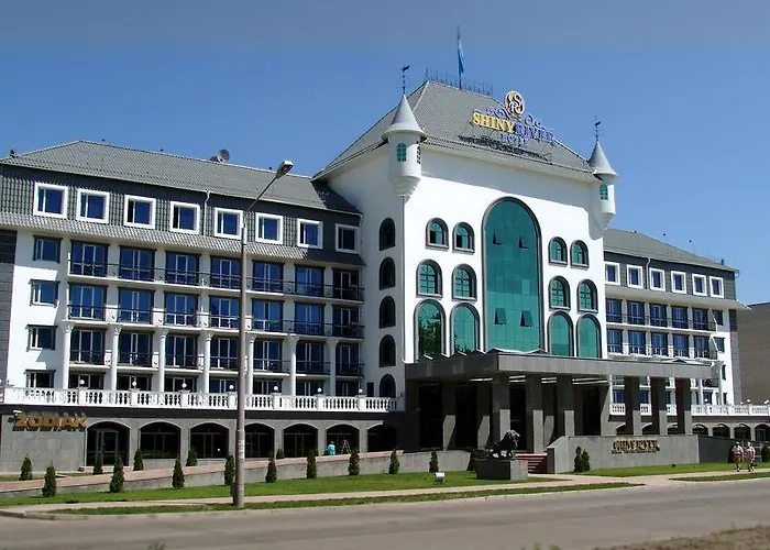 Shiny River Hotel