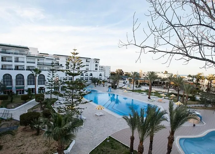Riviera Hotel - Family Only