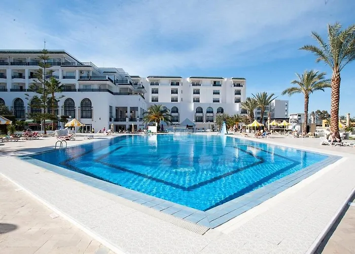 Riviera Hotel - Family Only