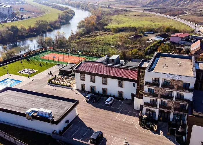 Hotel River