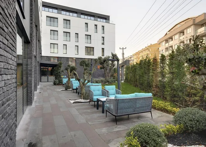 Leo Suites