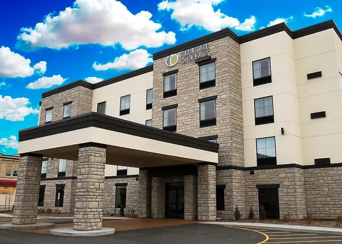Cobblestone Hotel & Suites - Two Rivers