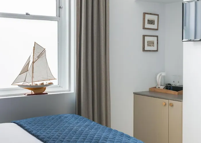 The Clovelly Hotel