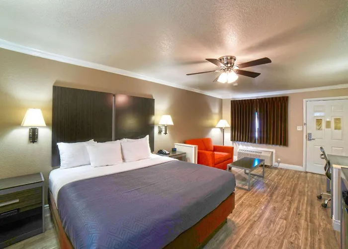Econo Lodge Inn & Suites Corpus Christi