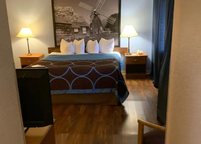 Super 8 By Wyndham Kingston