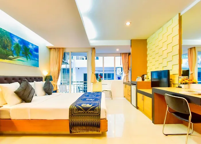 Hallo Patong Hotel - Rooftop Pool - Stunning Mountain Views & Otop Market