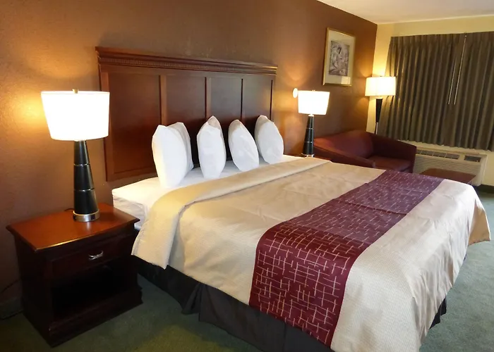 Red Roof Inn & Suites Cleveland, Tn