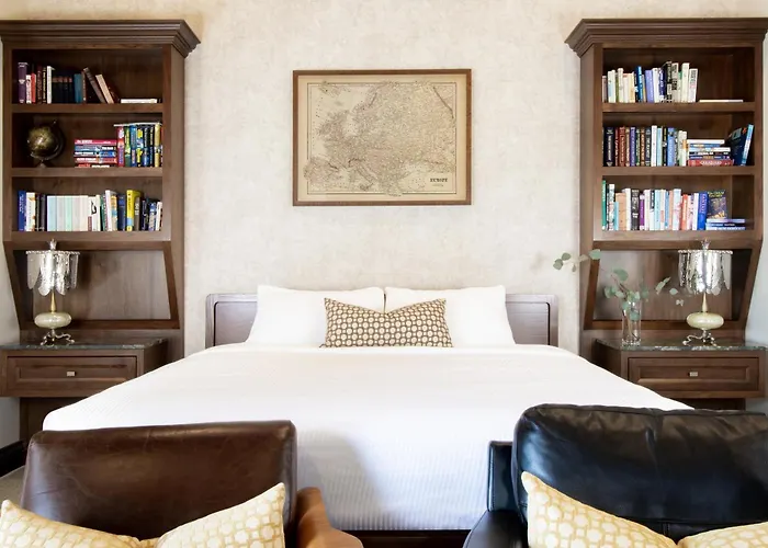 Retro Suites Hotel
