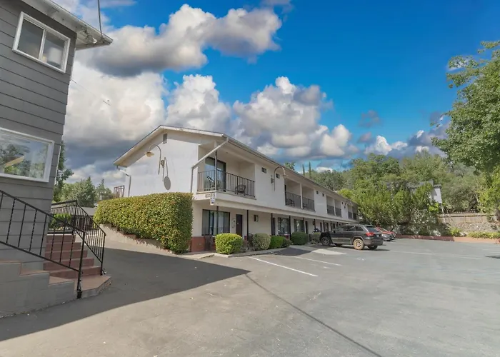 Mariposa Hotels